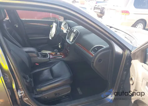 2013 Chrysler 300 Motown из США, поврежденный, VIN 2C3CCARG8DH543340